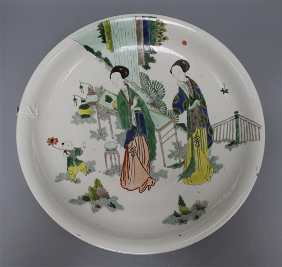 A pair of Chinese famille vert chargers diameter 41cm
